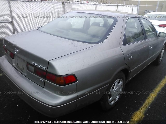 4T1BF22K0WU041730 - 1998 TOYOTA CAMRY CE/LE/XLE 金色 照片 4