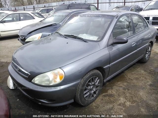 KNADC123826100026 - 2002 KIA RIO GRAY photo 2