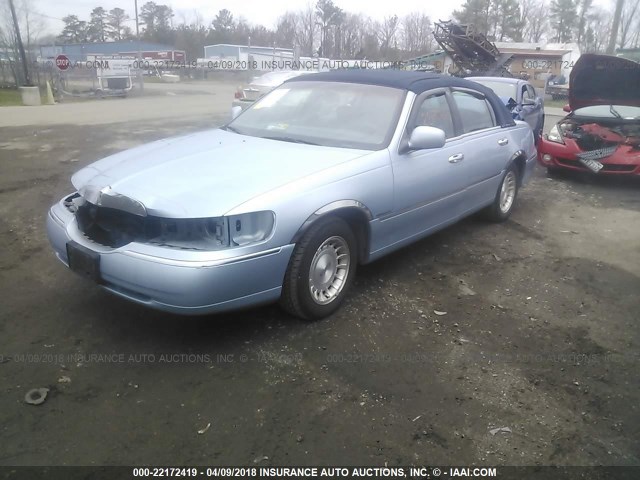 1LNFM81W8WY673642 - 1998 LINCOLN TOWN CAR EXECUTIVE Light Blue photo 2