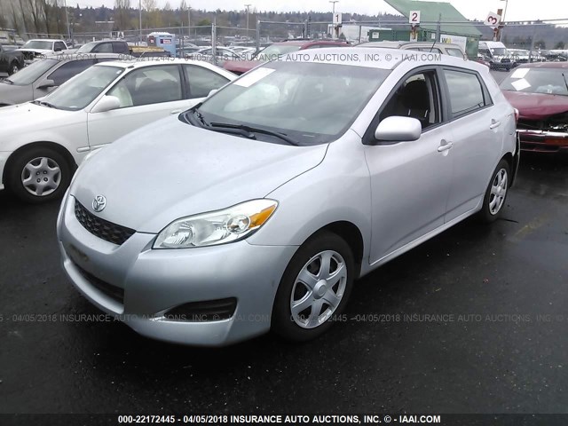 2T1KU4EEXAC206653 - 2010 TOYOTA COROLLA MATRIX  SILVER photo 2