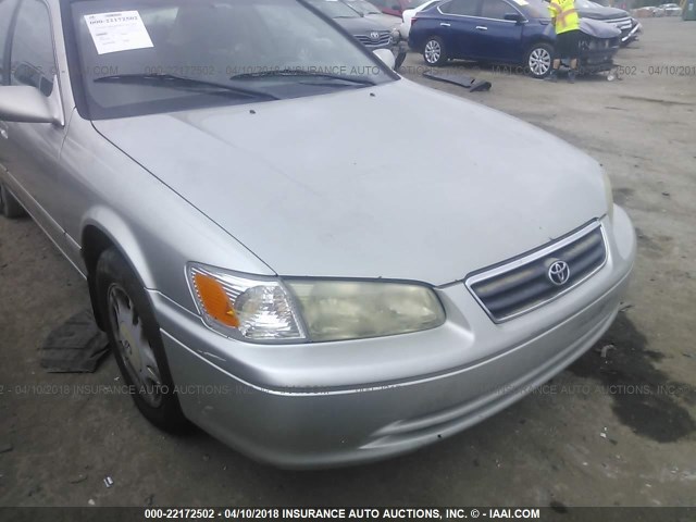 4T1BG22K51U047514 - 2001 TOYOTA CAMRY CE/LE/XLE SILVER photo 6