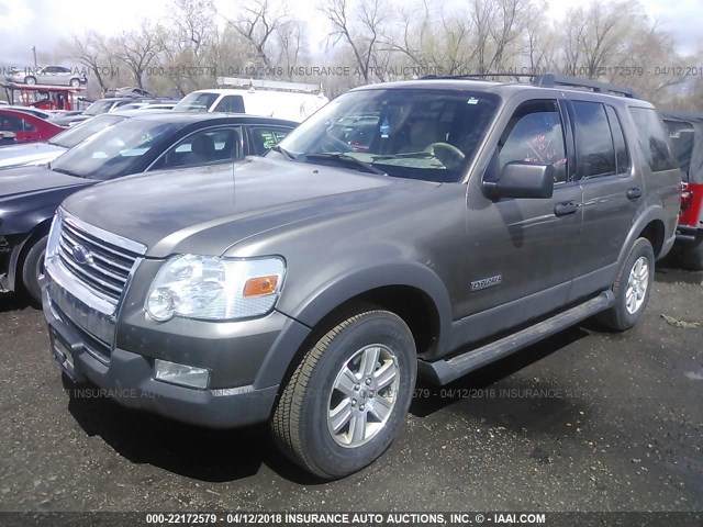 1FMEU73E56UB44229 - 2006 FORD EXPLORER XLT GRAY photo 2