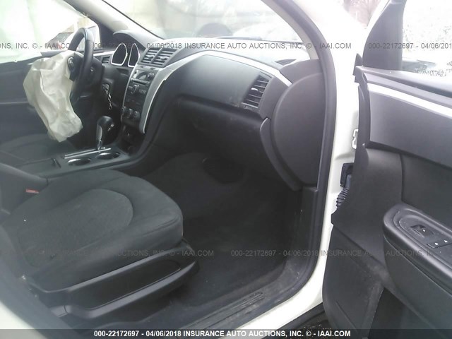 1GNKVGED8CJ127924 - 2012 CHEVROLET TRAVERSE LT WHITE photo 5