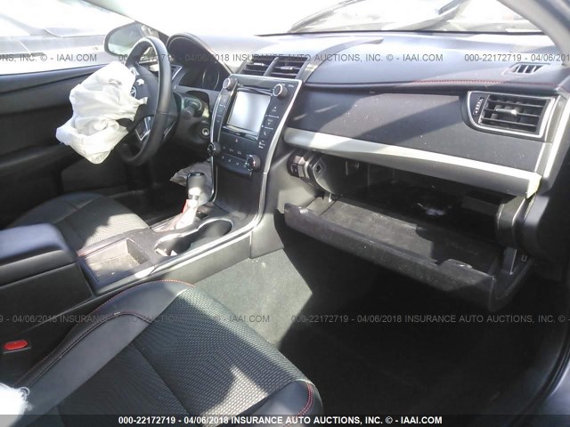 4T1BF1FK9GU212240 - 2016 TOYOTA CAMRY LE/XLE/SE/XSE GRAY photo 5