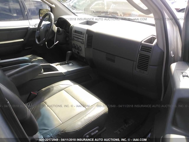 1N6BA07AX5N547692 - 2005 NISSAN TITAN XE/SE/LE SILVER photo 5