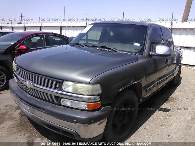 2GCEC19V021132510 - 2002 CHEVROLET SILVERADO C1500 GRAY photo 2