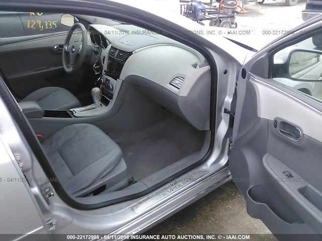 1G1ZC5E16BF246041 - 2011 CHEVROLET MALIBU 1LT SILVER photo 5
