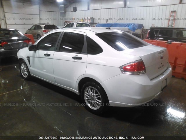 1FAHP35N88W215970 - 2008 FORD FOCUS SE/SEL/SES WHITE photo 3