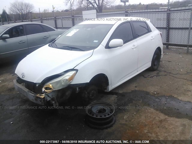 2T1KE40EX9C018232 - 2009 TOYOTA COROLLA MATRIX S WHITE photo 2