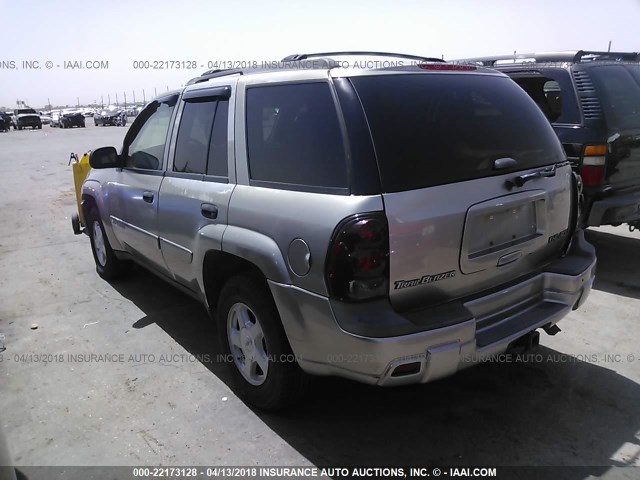 1GNDT13S222472856 - 2002 CHEVROLET TRAILBLAZER  GRAY photo 3