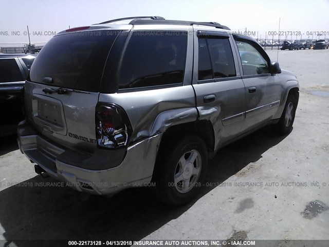 1GNDT13S222472856 - 2002 CHEVROLET TRAILBLAZER  GRAY photo 4