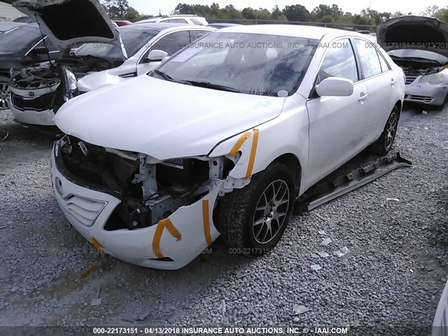 4T1BF3EK0BU776347 - 2011 TOYOTA CAMRY SE/LE/XLE WHITE photo 2