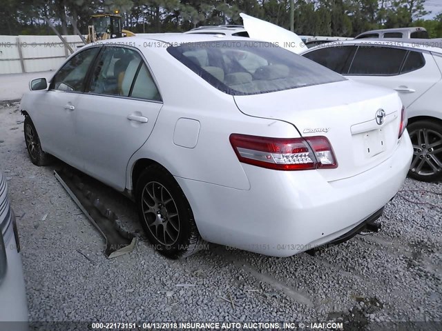 4T1BF3EK0BU776347 - 2011 TOYOTA CAMRY SE/LE/XLE WHITE photo 3