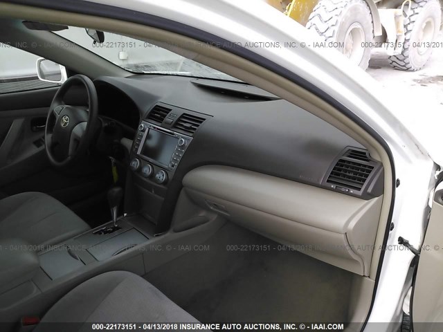 4T1BF3EK0BU776347 - 2011 TOYOTA CAMRY SE/LE/XLE WHITE photo 5