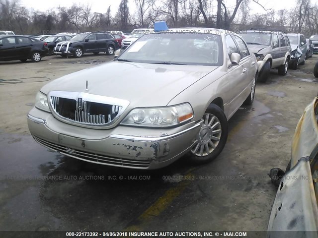 1LNHM81W14Y628368 - 2004 LINCOLN TOWN CAR EXECUTIVE/SIGNATURE ბეჟი ფოტო 2