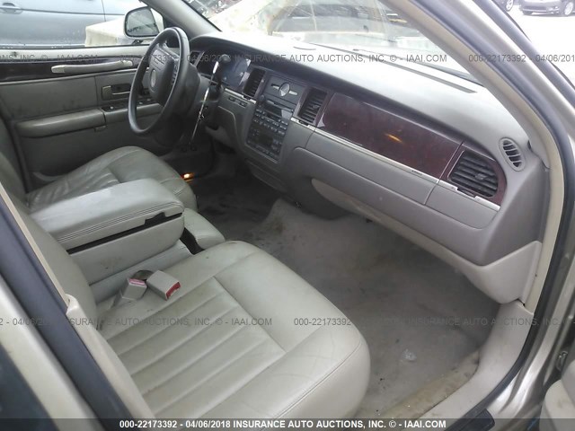 1LNHM81W14Y628368 - 2004 LINCOLN TOWN CAR EXECUTIVE/SIGNATURE ბეჟი ფოტო 5