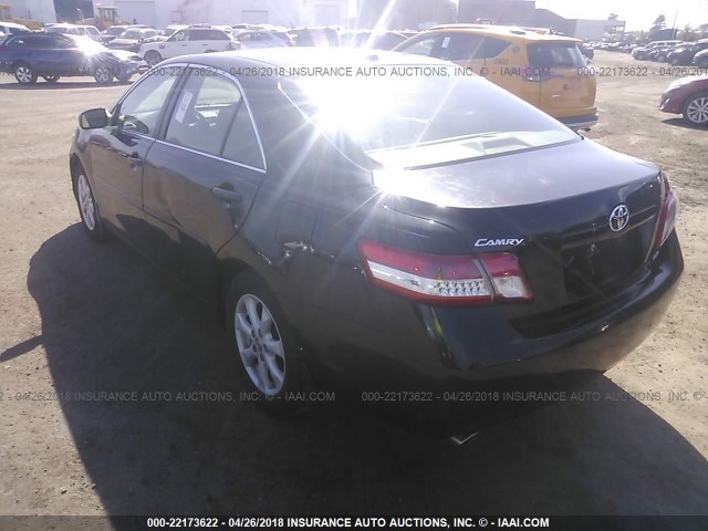 4T1BK3EK8BU631147 - 2011 TOYOTA CAMRY SE/LE/XLE Черный фото 3