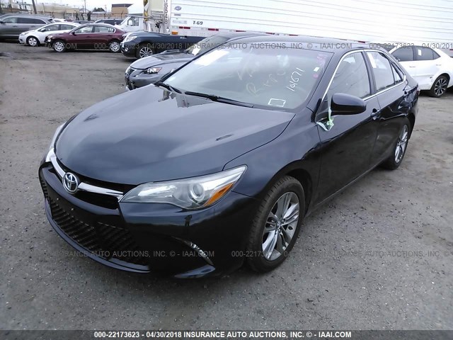 4T1BF1FK9FU101671 - 2015 TOYOTA CAMRY LE/XLE/SE/XSE შავი ფოტო 2