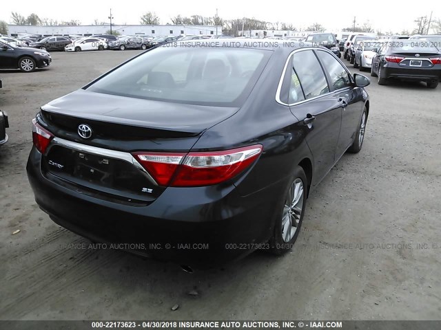 4T1BF1FK9FU101671 - 2015 TOYOTA CAMRY LE/XLE/SE/XSE შავი ფოტო 4