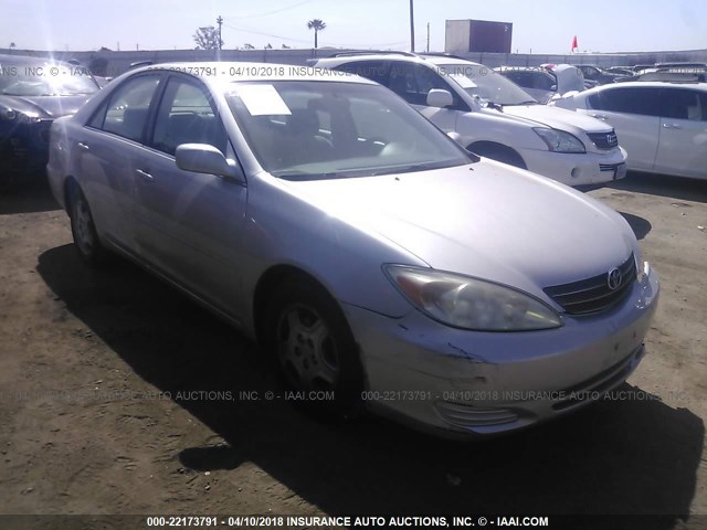 4T1BF32K32U015414 - 2002 TOYOTA CAMRY LE/XLE/SE SILVER photo 1