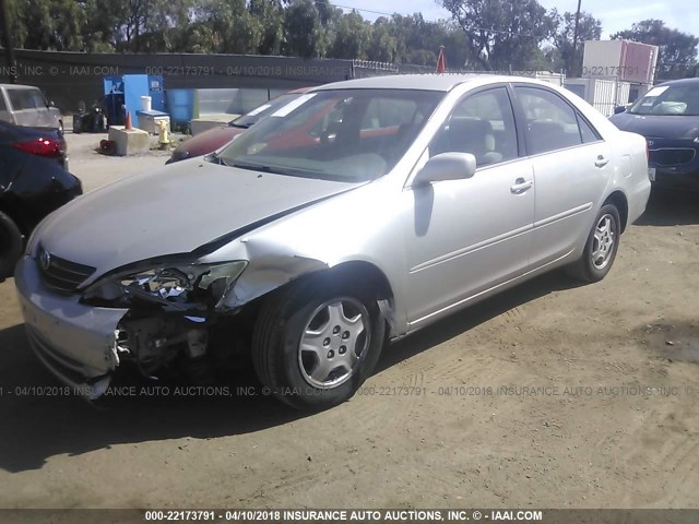 4T1BF32K32U015414 - 2002 TOYOTA CAMRY LE/XLE/SE SILVER photo 2