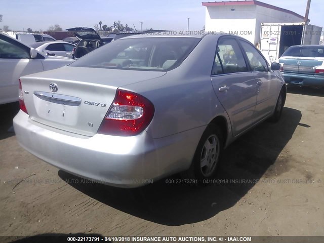 4T1BF32K32U015414 - 2002 TOYOTA CAMRY LE/XLE/SE SILVER photo 4