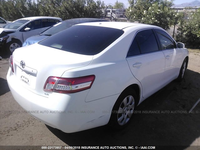 4T1BF3EK2BU618897 - 2011 TOYOTA CAMRY SE/LE/XLE WHITE photo 4