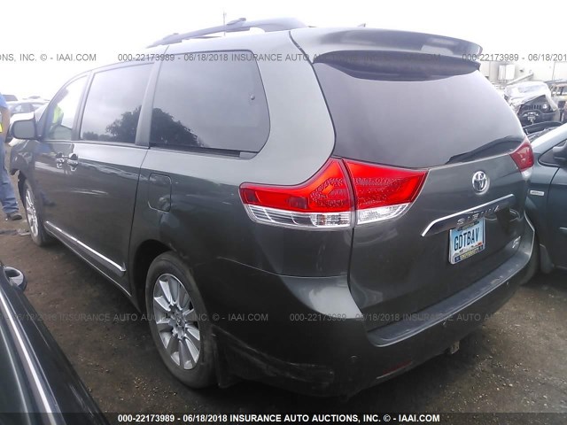 5TDDK3DC5CS040609 - 2012 TOYOTA SIENNA XLE/LIMITED GRAY photo 3