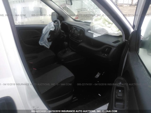 ZFBERFAB7H6F47506 - 2017 RAM PROMASTER CITY  白色 照片 5