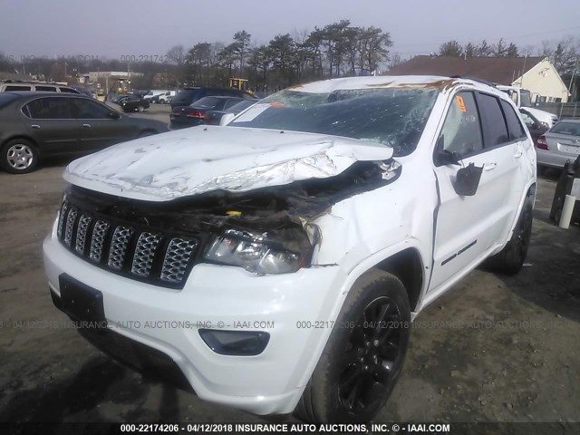 1C4RJFAG1JC137726 - 2018 JEEP GRAND CHEROKEE LAREDO WHITE photo 2