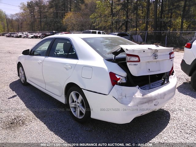4T1BF1FK0EU743825 - 2014 TOYOTA CAMRY L/SE/LE/XLE 白色 照片 3