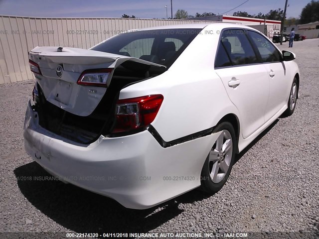 4T1BF1FK0EU743825 - 2014 TOYOTA CAMRY L/SE/LE/XLE 白色 照片 4