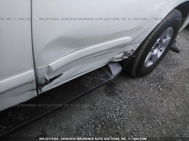 5N1AA08B34N725085 - 2004 NISSAN ARMADA SE/LE WHITE photo 6