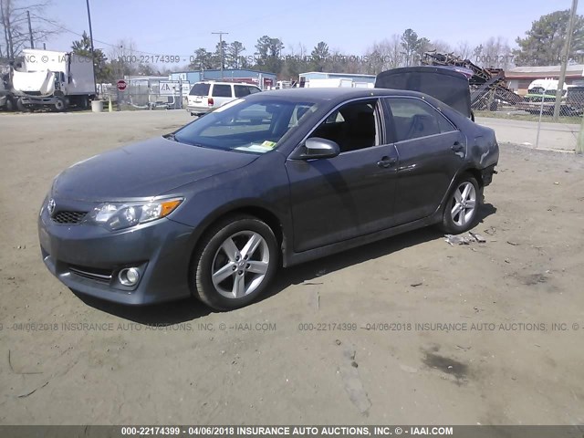 4T1BF1FK3DU290766 - 2013 TOYOTA CAMRY L/SE/LE/XLE 灰色 照片 2