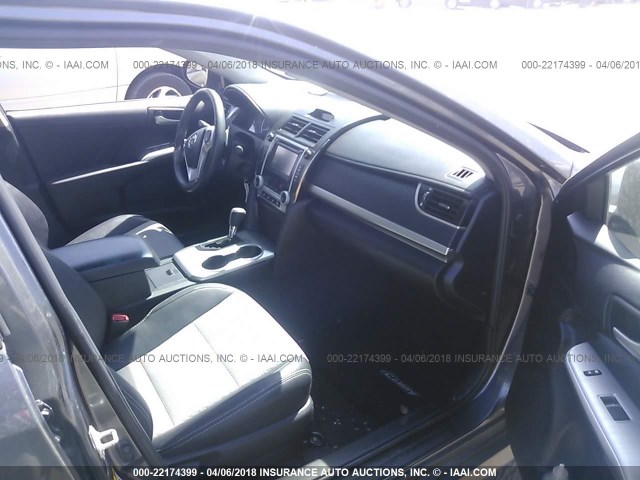 4T1BF1FK3DU290766 - 2013 TOYOTA CAMRY L/SE/LE/XLE 灰色 照片 5