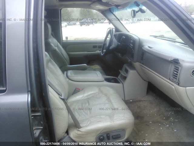 1GNEC13Z92J258387 - 2002 CHEVROLET TAHOE C1500 GRAY photo 5