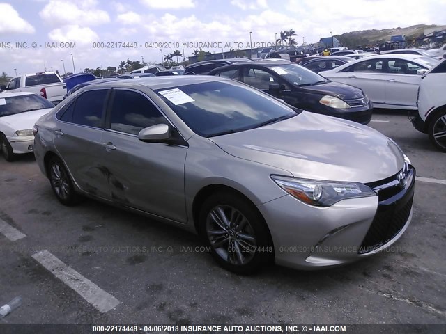 4T1BF1FK5FU024281 - 2015 TOYOTA CAMRY LE/XLE/SE/XSE Gold Foto 1