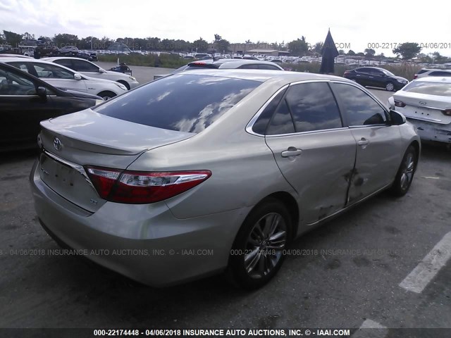 4T1BF1FK5FU024281 - 2015 TOYOTA CAMRY LE/XLE/SE/XSE Gold Foto 4