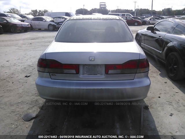 1HGCF86671A090895 - 2001 HONDA ACCORD VALUE SILVER photo 6