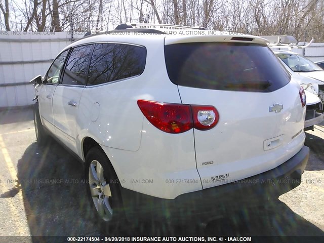 1GNKVLED9BJ275524 - 2011 CHEVROLET TRAVERSE LTZ WHITE photo 3