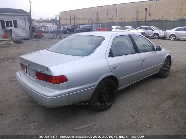 4T1BG22K01U821524 - 2001 TOYOTA CAMRY CE/LE/XLE 银色 照片 4