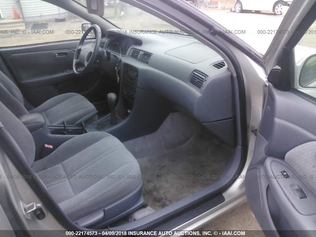 4T1BG22K01U821524 - 2001 TOYOTA CAMRY CE/LE/XLE 银色 照片 5
