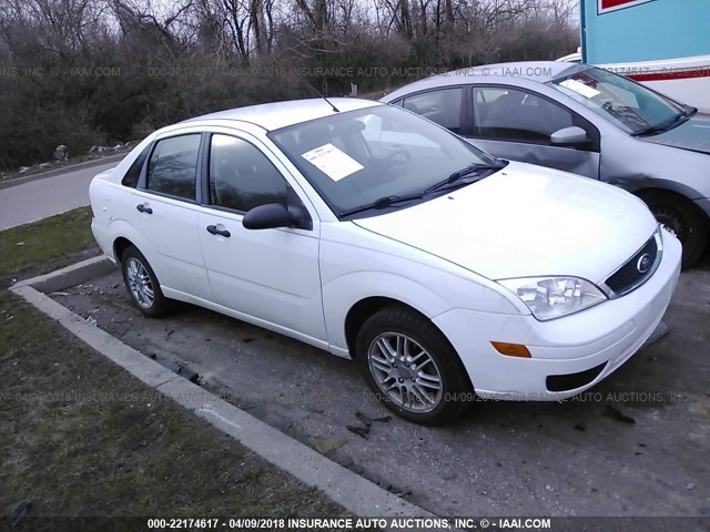 1FAHP34N87W217752 - 2007 FORD FOCUS ZX4/S/SE/SES 白色 照片 1