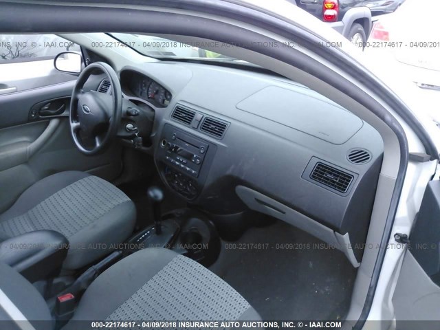 1FAHP34N87W217752 - 2007 FORD FOCUS ZX4/S/SE/SES 白色 照片 5