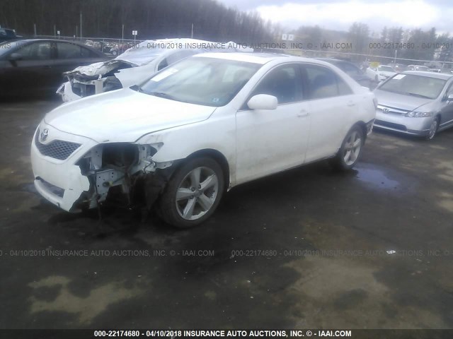 4T1BF3EK5BU592621 - 2011 TOYOTA CAMRY SE/LE/XLE თეთრი ფოტო 2