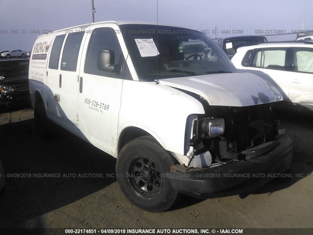 1GTGG25V471185572 - 2007 GMC SAVANA G2500 WHITE photo 1