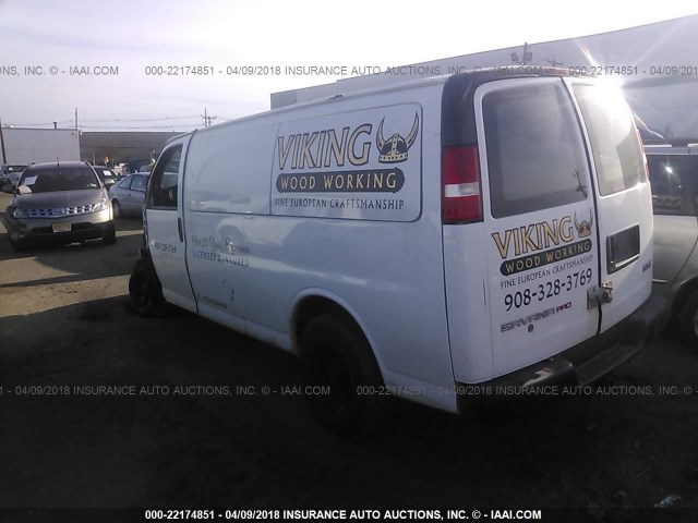 1GTGG25V471185572 - 2007 GMC SAVANA G2500 WHITE photo 3