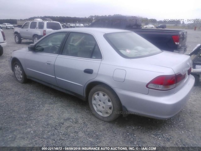 1HGCF86642A025388 - 2002 HONDA ACCORD VALUE SILVER photo 3