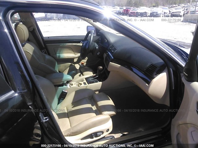 WBAEN33415PC13951 - 2005 BMW 325 IT BLACK photo 5