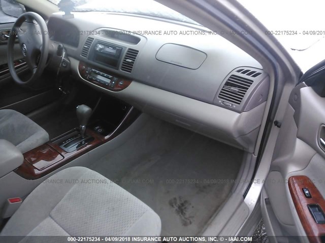 4T1BE32K83U778209 - 2003 TOYOTA CAMRY LE/XLE/SE 金色 照片 5